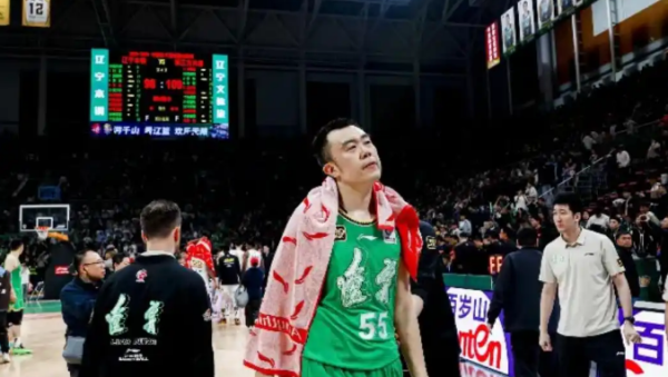 天弘配资 正式退役？韩德君发声，官宣决定，18年薪水曝光，首钢曾高薪挖人